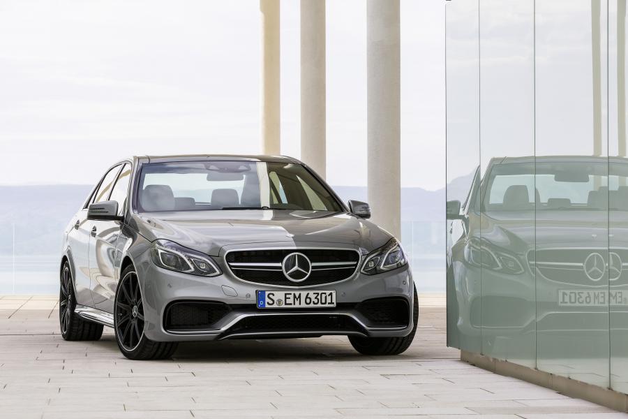  Mercedes-Benz E63 AMG 2013 года  (фото 12 из 17)